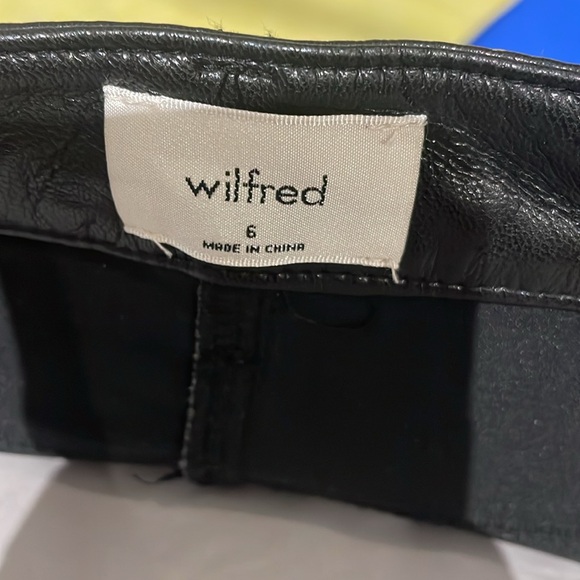 BNWT Wilfred Melina  high rise straight leg faux leather Jeans. Reposhing. - Picture 13 of 15